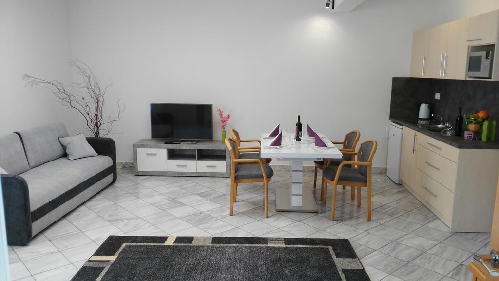 Апартаменты Fueredi Haz Apartman Шопрон Экстерьер фото