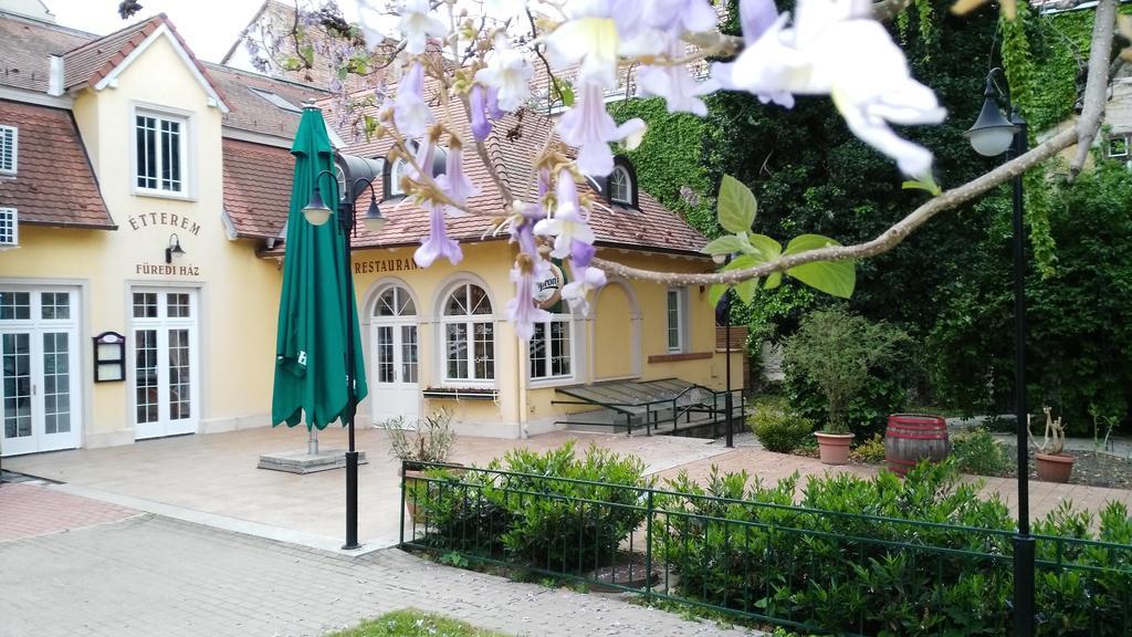 Апартаменты Fueredi Haz Apartman Шопрон Экстерьер фото